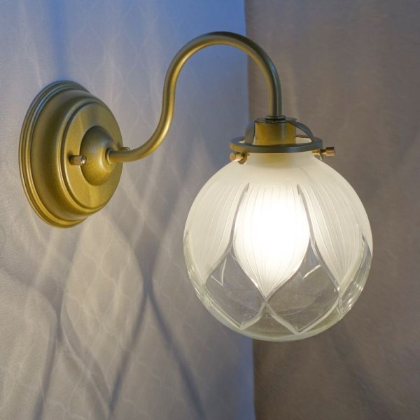 画像3: 丸型138mm ブラケットライト ハス切子  (3)