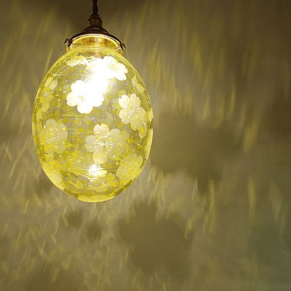 画像2: 限定品　桜柄切子タマゴ型ペンダントライト　イエロー (2)