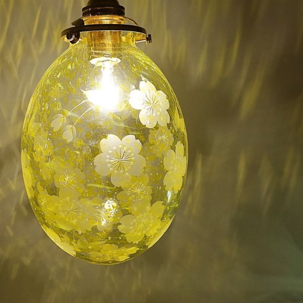 画像3: 限定品　桜柄切子タマゴ型ペンダントライト　イエロー (3)