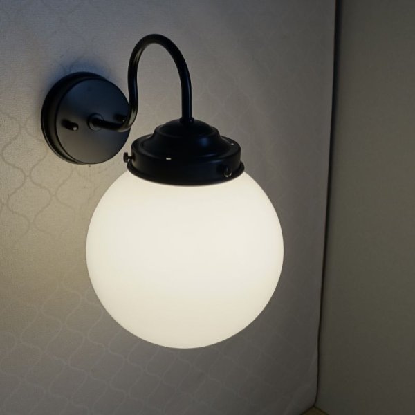 画像4: 丸型ブラケットライト200　乳白 (4)