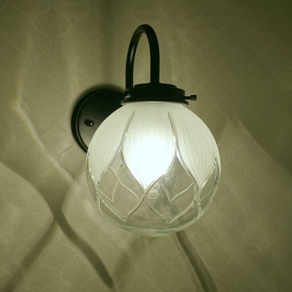 画像2: 丸型138mm ブラケットライト ハス切子  (2)